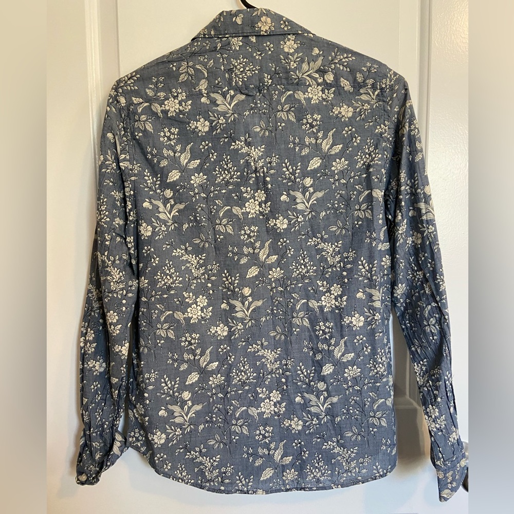 GAP Button Down - Picture 3 of 3